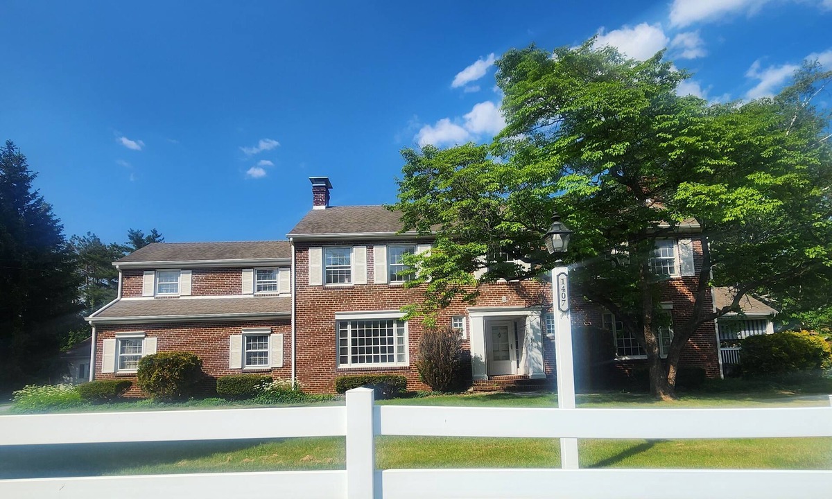 State College House | Elite historic Atherton estate centrally located and 2.4 miles from stadium.
