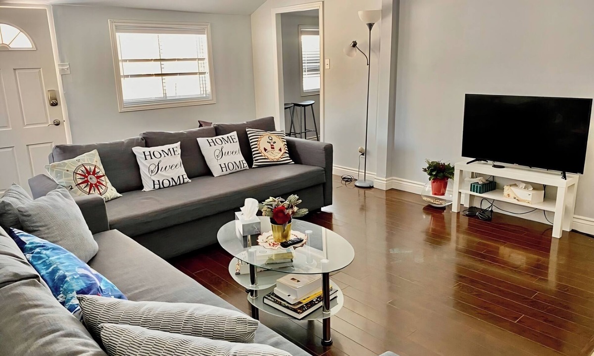 Wasaga Beach House | Entire Bungalow in Wasaga Beach ⛱️