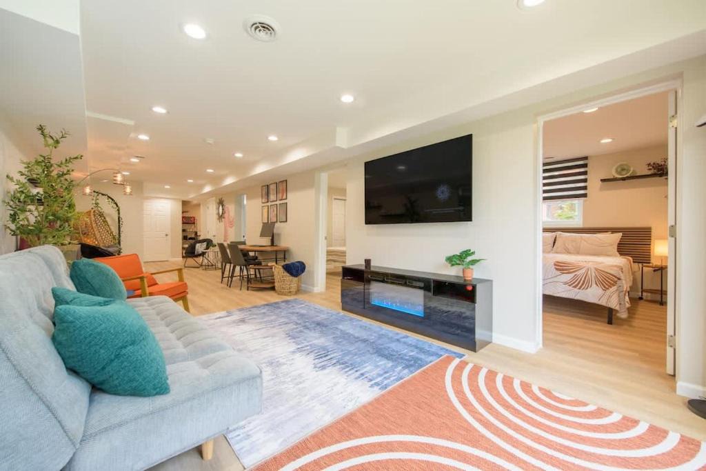 Eastside Apartment | Entire Modern Cozy 2BR Apt mins SU LeMoyne DT