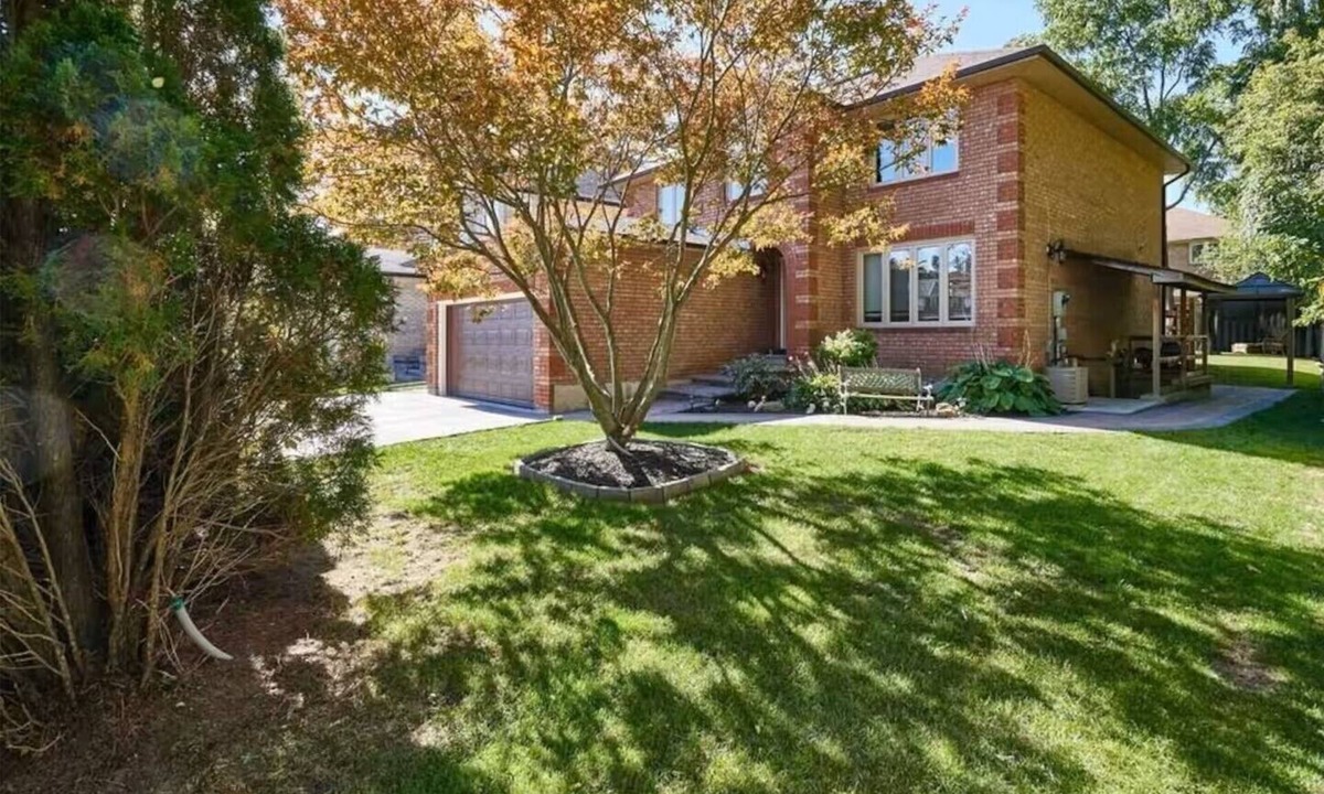Pickering House | Entire Private Suite! Free Parking! Comfortable Stay! Excellent Location!
