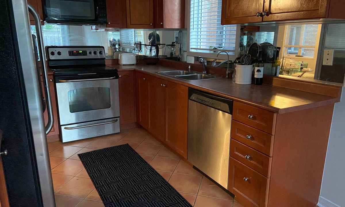 Churchill Meadows House | Entire spacious home in Mississauga!