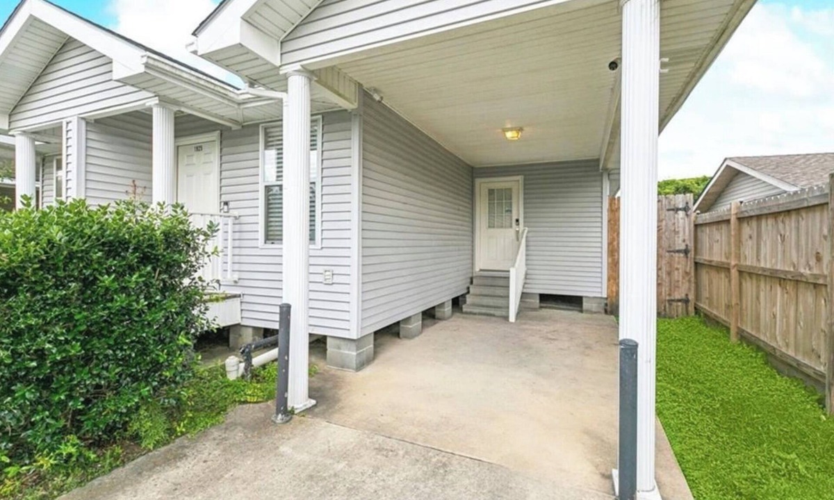 Behrman House | Entire townhouse in New Orleans, Louisiana.