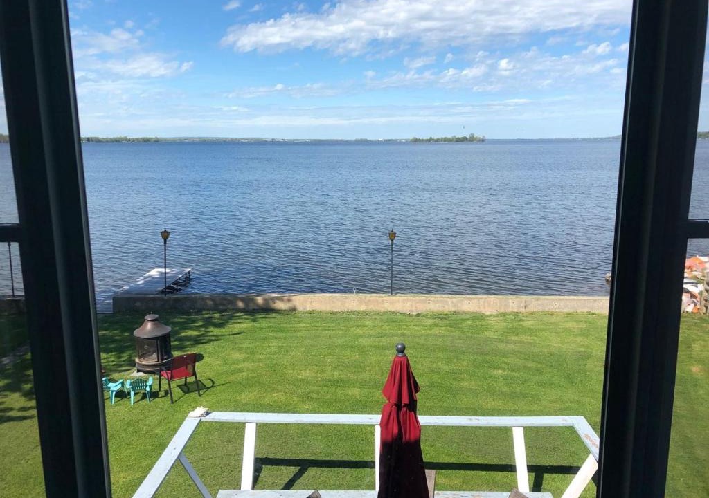 Carrying Place House | Entire waterfront cottage in carrying place