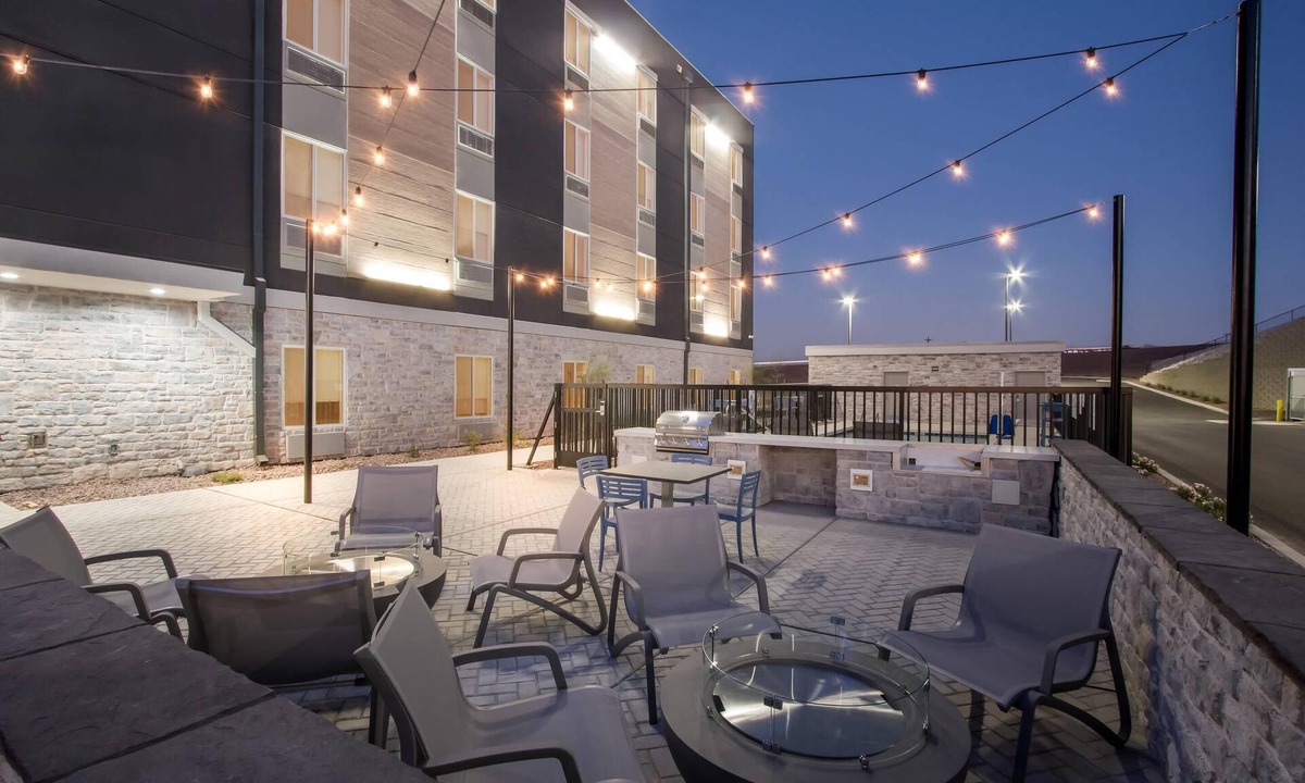 Yuma Hotel | Everhome Suites Yuma East I-8 by Choice Hotels