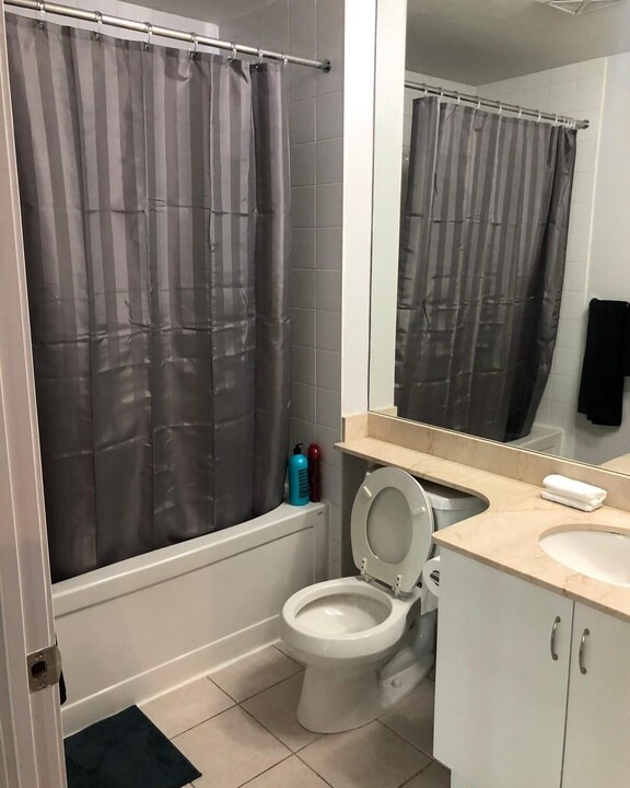 Fort York Apartment | Executive 1 Bedroom condo sleeps 4.