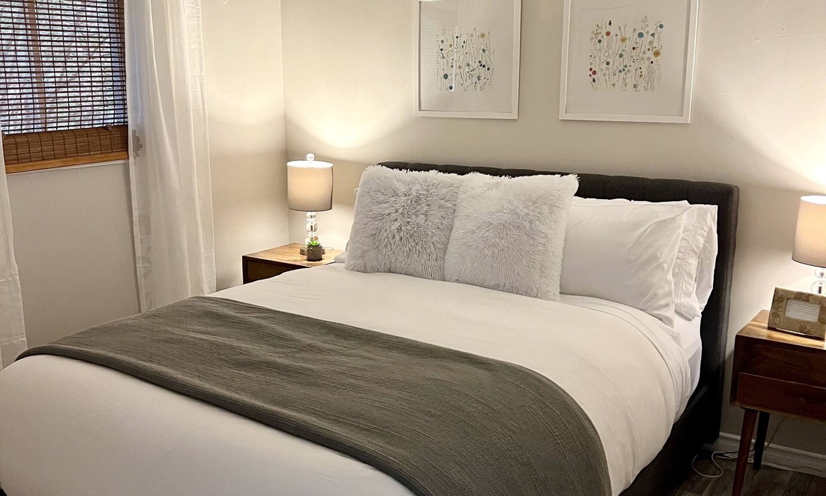 North Bay Apartment | Executive apartment w/free parking & WiFi