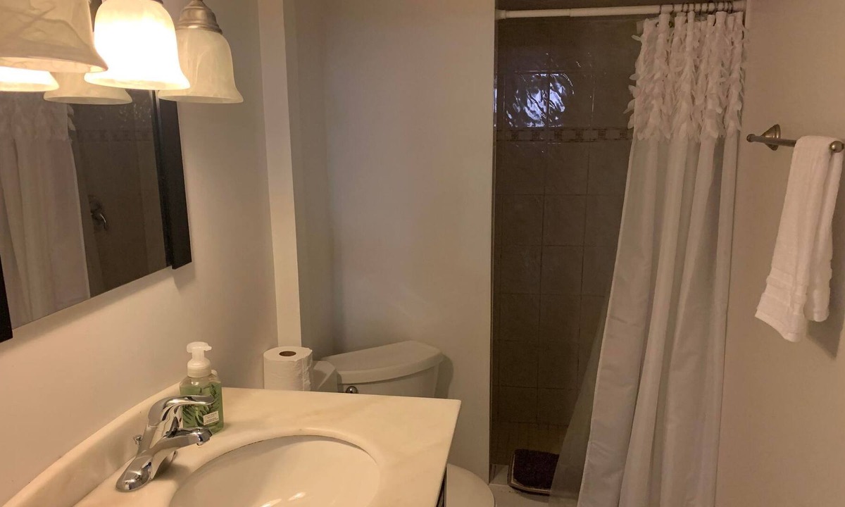 Amherstview House | Executive Living with Hot Tub, Gym and Sauna