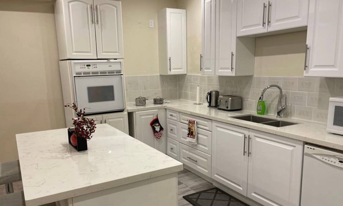 Bowmanville Apartment | Exquisite Lavish Apartment with 2 Queen Beds