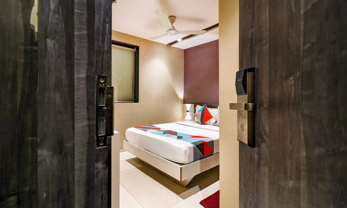 Kurla West Hotel | FabHotel Grand Heritage