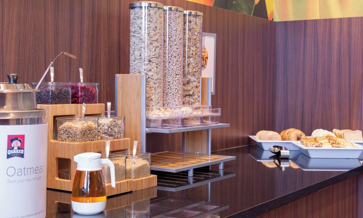 Auburndale Hotel | Fairfield Inn & Suites New York Queens/Fresh Meadows
