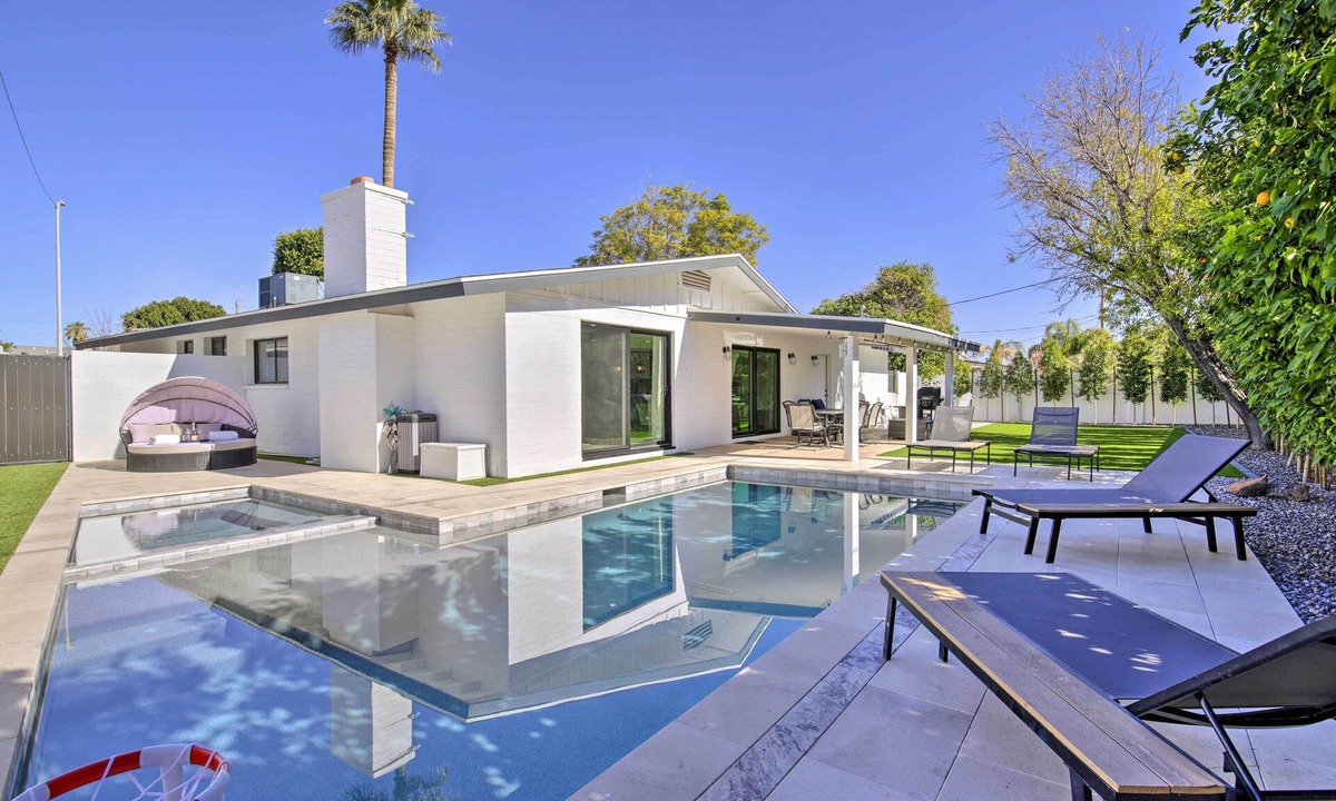 Park Scottsdale One House | Families Welcome! Scottsdale Gem w/Pool & Jacuzzi