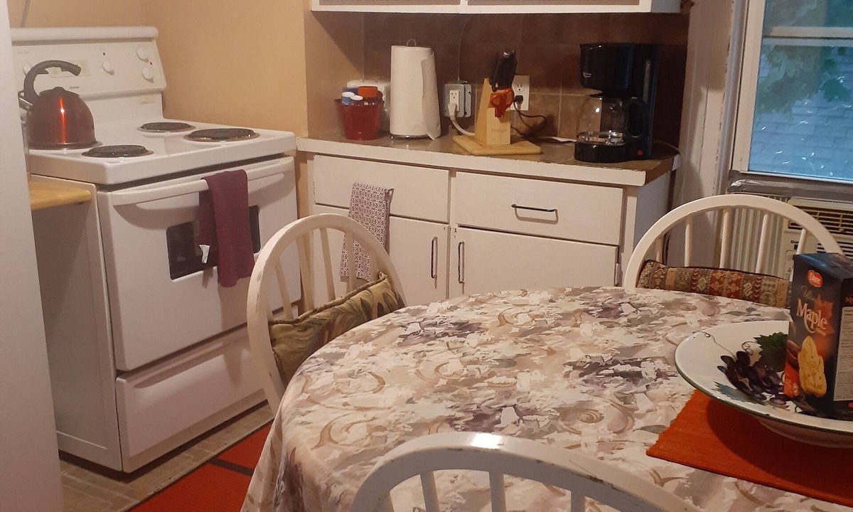 Brampton Apartment | Family Accommodations in Downtown Brampton.