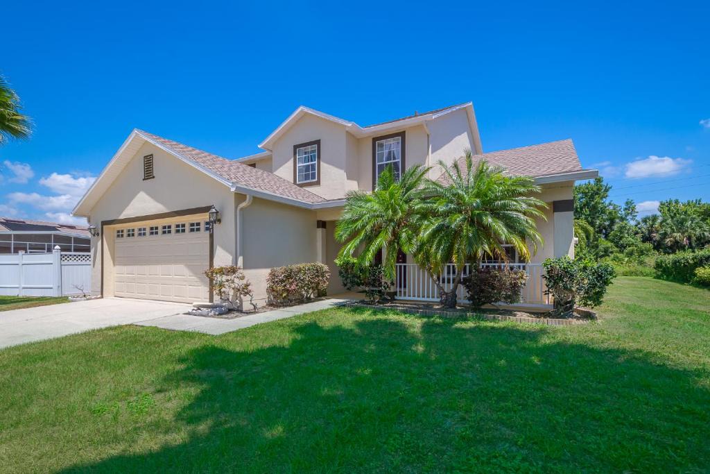 Crescent Lakes House | - Family Affair Villa -