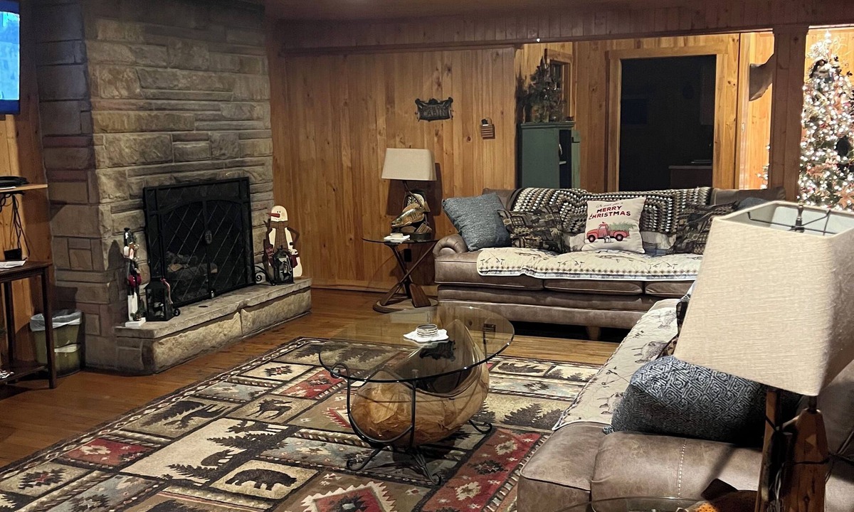 Munson Cabin | Family and Pet friendly, Lodge is 20 mins From Penn State, State College PA