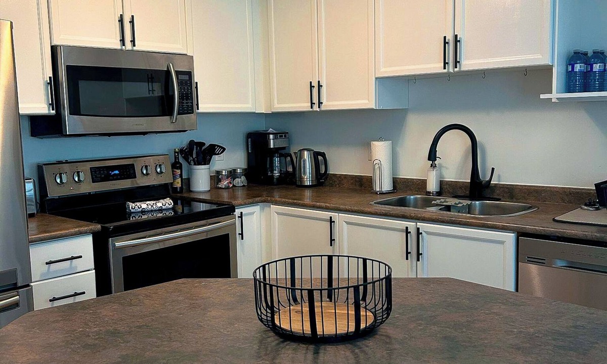 Central Erin Mills House | Family-friendly townhome in Prime Mississauga Location - Close to Everything.