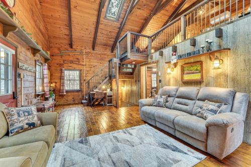 Blandburg House | Family-Friendly Tyrone Cabin w/Deck Near Hiking