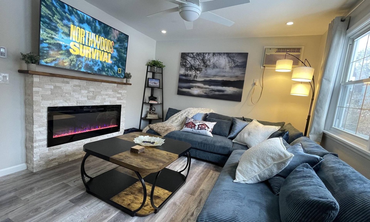 Highland Lakes House | Family‑Friendly Lakefront 3BR Retreat w/Stunning Views & Pool Table