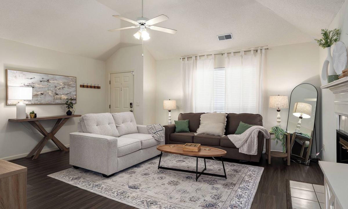 Pelham House | Family Gem in Pelham 3BR/2Bath 1 LEVEL Pet friendly home