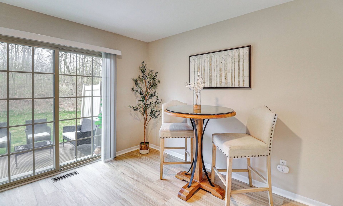 Monroeville Apartment | Family Getaway 16 Mi to Pittsburgh!