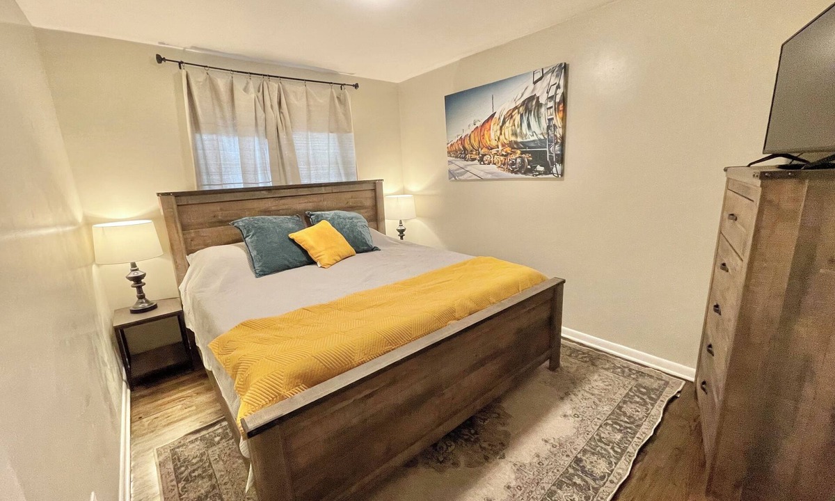 New Castle House | Family Home Trussville-3 king beds-I59- Birmingham