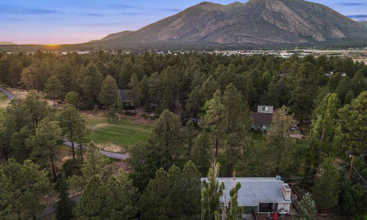 Flagstaff House | Family Mountain Home on Golf Course ~Dogs OK! ~Quiet