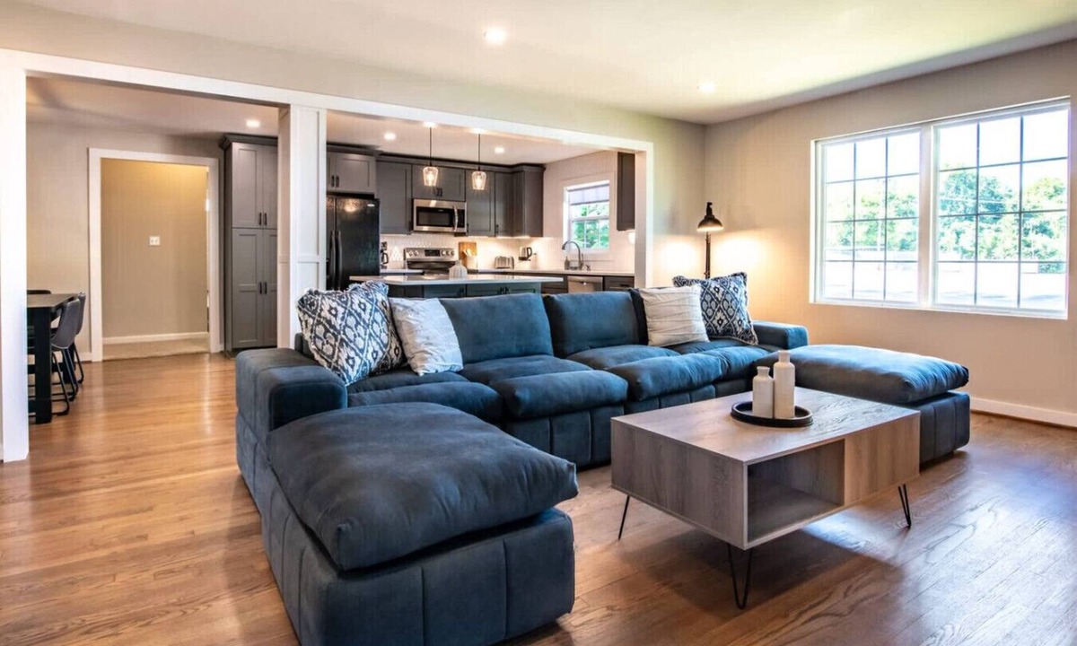 Glen Iris House | Family Retreat in Birmingham – 7BR/4BA