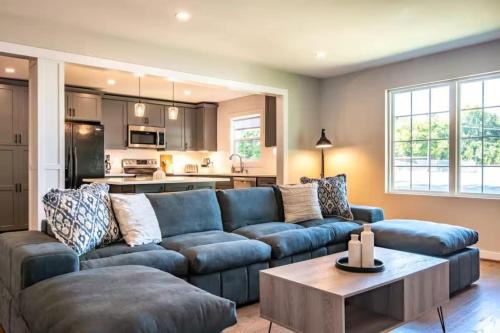 Glen Iris House | Family Retreat in Birmingham, 7BR 4BA