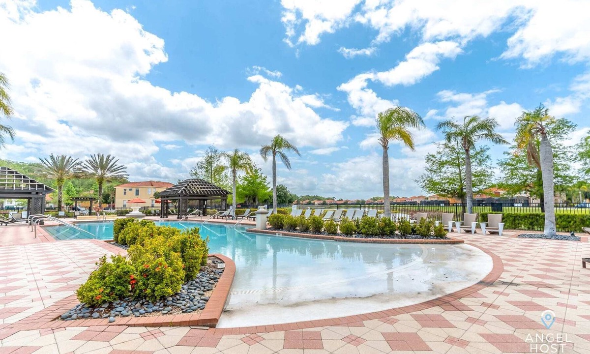 Bellavida House | Family Retreat: Private Pool, Near Theme Parks