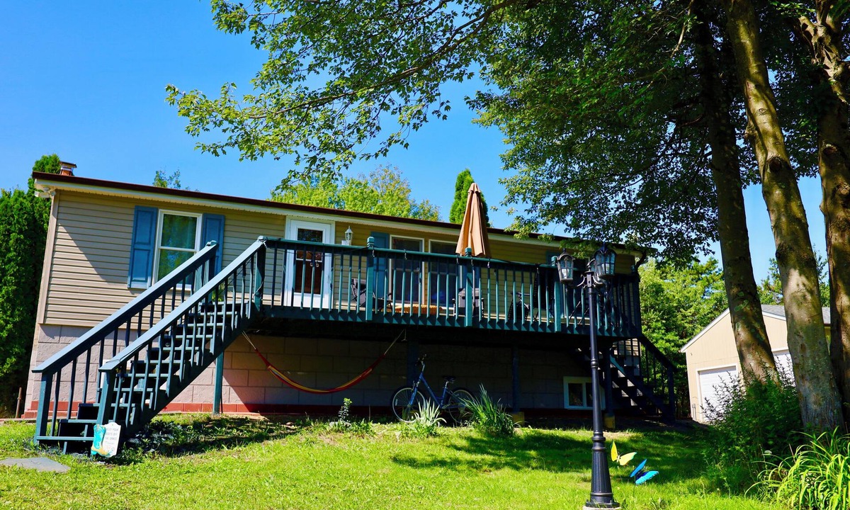 Tunkhannock Township House | Farm Country House with Pool and Huge Property
