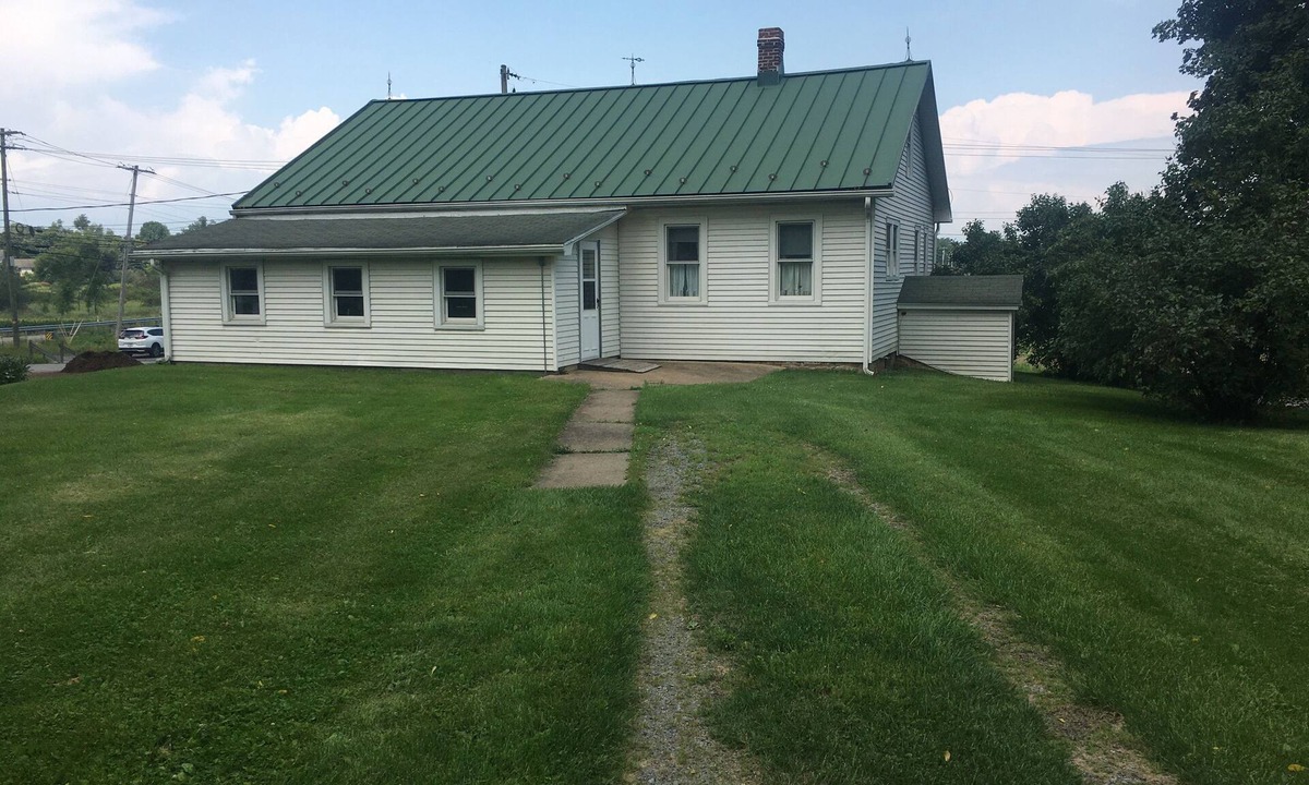 Ramblewood House | Farm guesthouse open for football, graduation and other short-term rentals