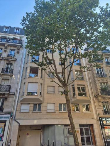 Combat Apartment | Fastrentbnb Appartement Parc des buttes Chaumont