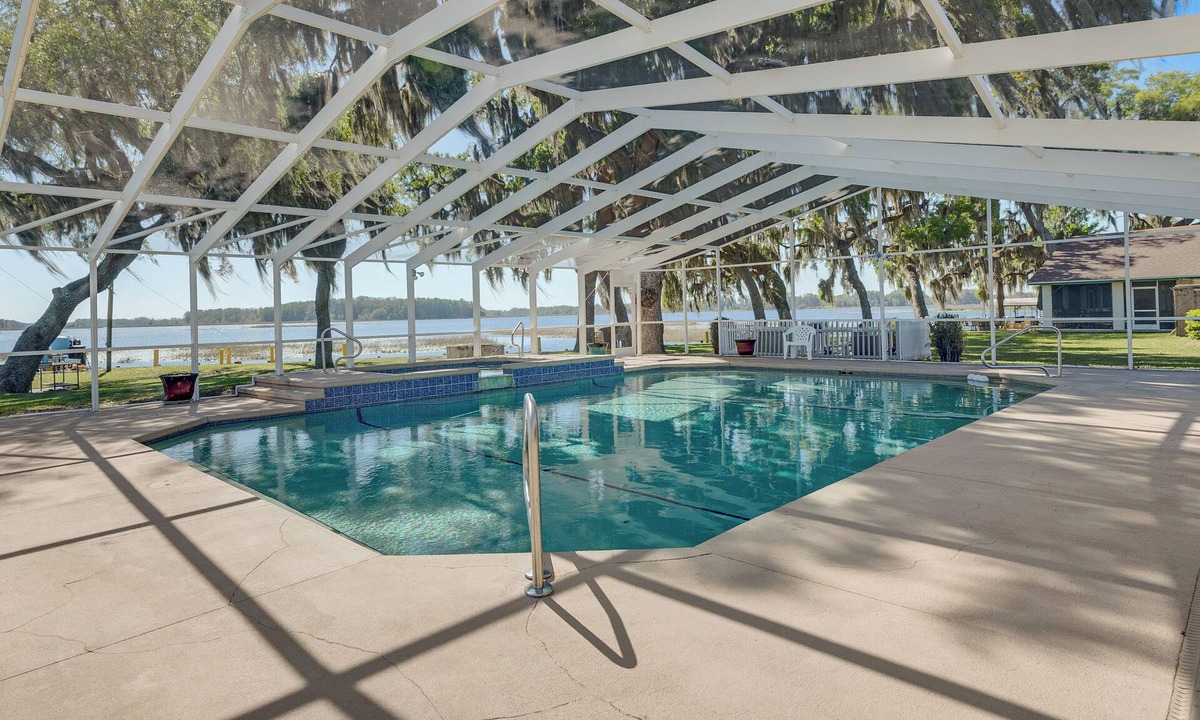 Hernando Cottage | Fish & Float Lakeside! Hernando Cabin