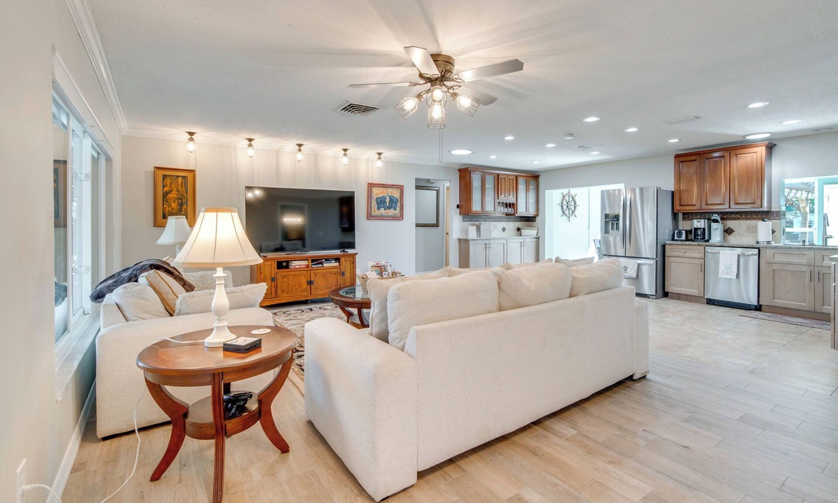 Crystal River Cottage | Fish, Paddle & Explore: Crystal River Gem w/Dock