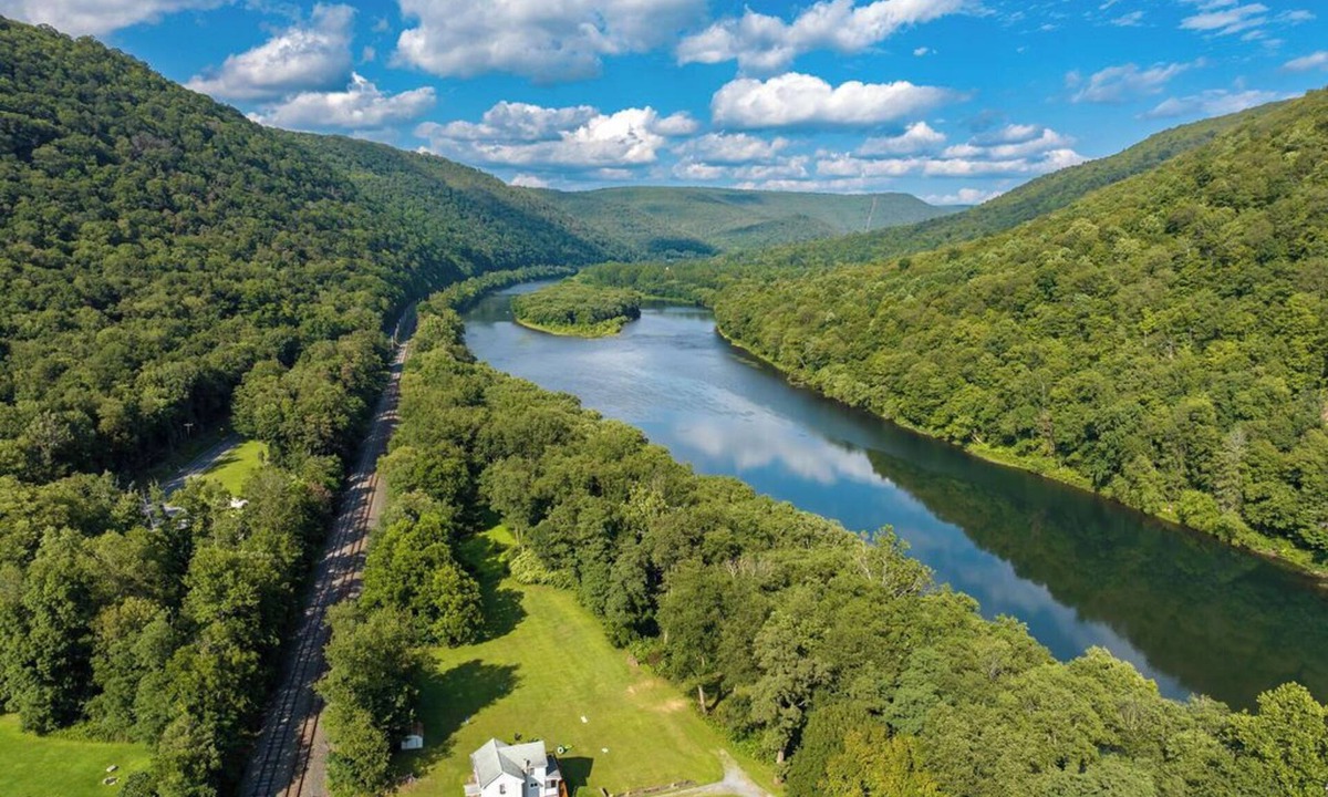 Renovo House | Fishing Paradise, Kayaks, outdoor games, and more