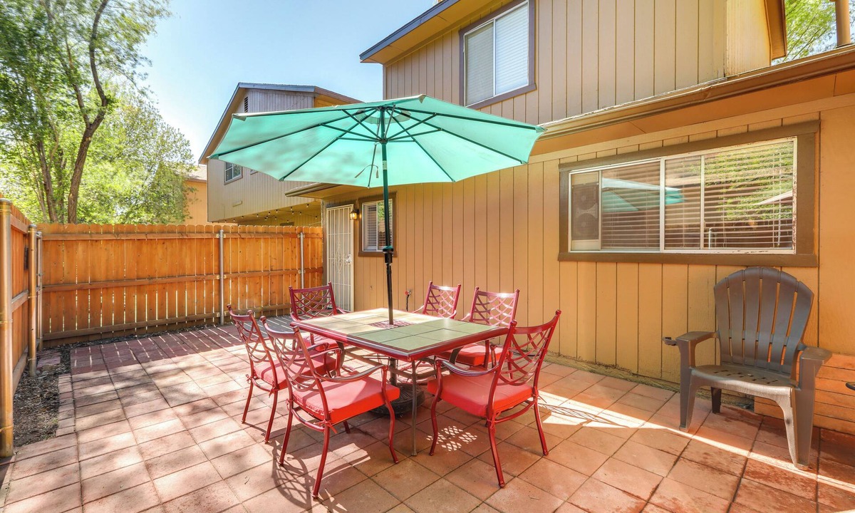 Flagstaff House | Flagstaff Townhome w/Grill ~ 3 Mi to Downtown!