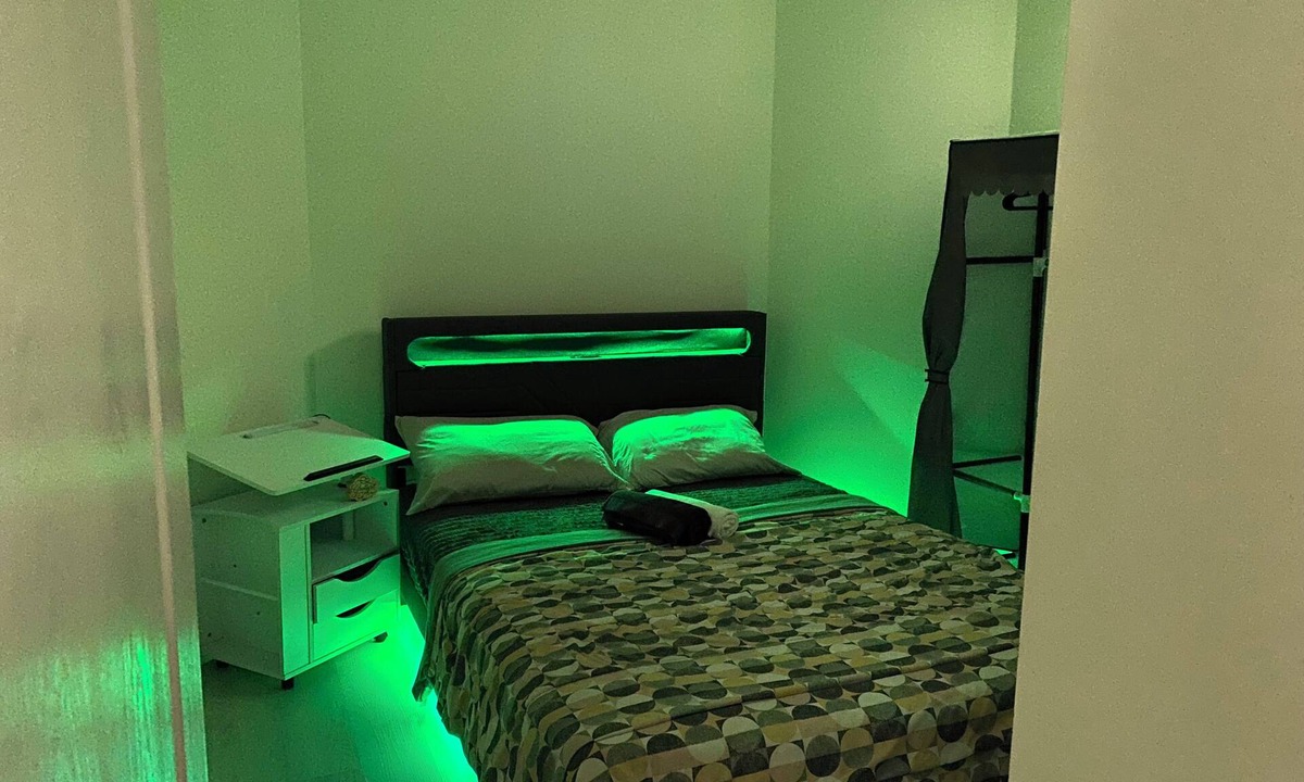 Churchill Meadows Bed & Breakfast | Floaters Specs