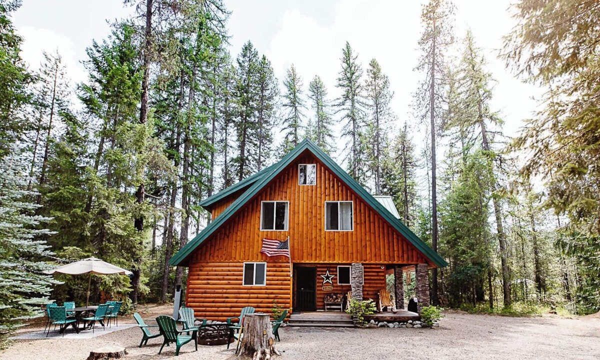 Priest River Cabin | Forest Family Cabin Near Priest Lake with Fireplace, Large Yard & Dogs Allowed