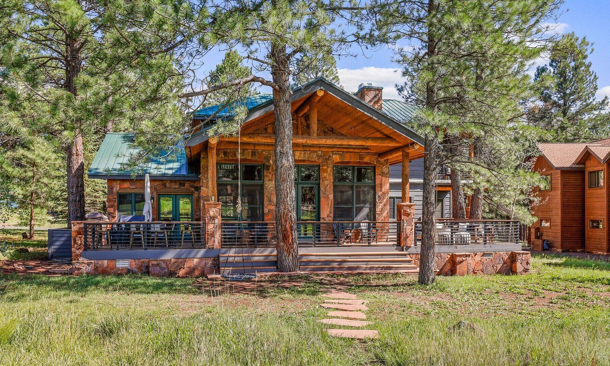 Kachina Village House | Forest Highlands retreat - Beautiful, open, fully renovated home in Flagstaff