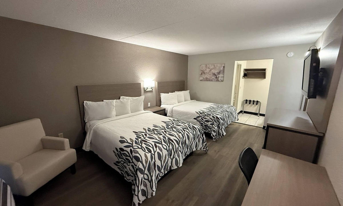 Tucson Hotel | Four 2 Queen Suites—Perfect for Vacation, Business or Family Travel