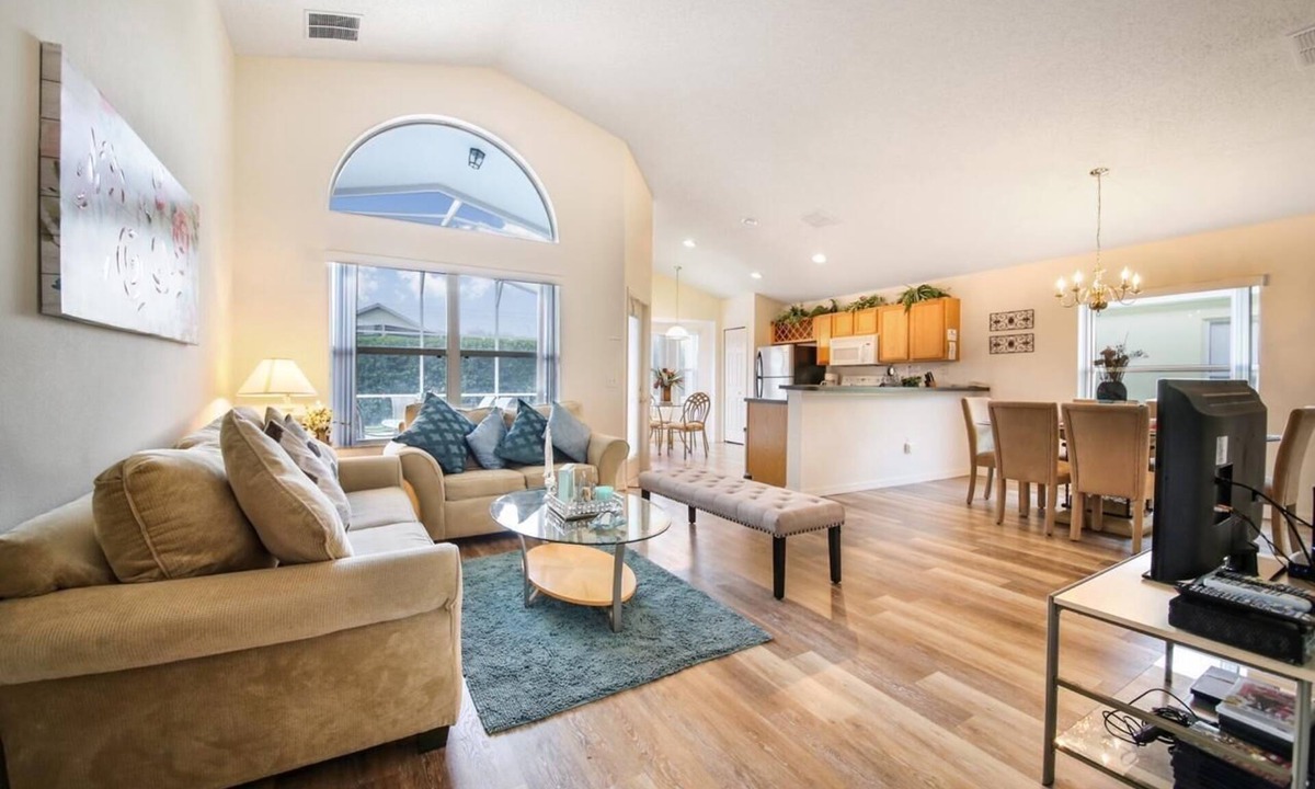 Westbury House | Four Bedroom Pool Home - 143 FL - Vusa
