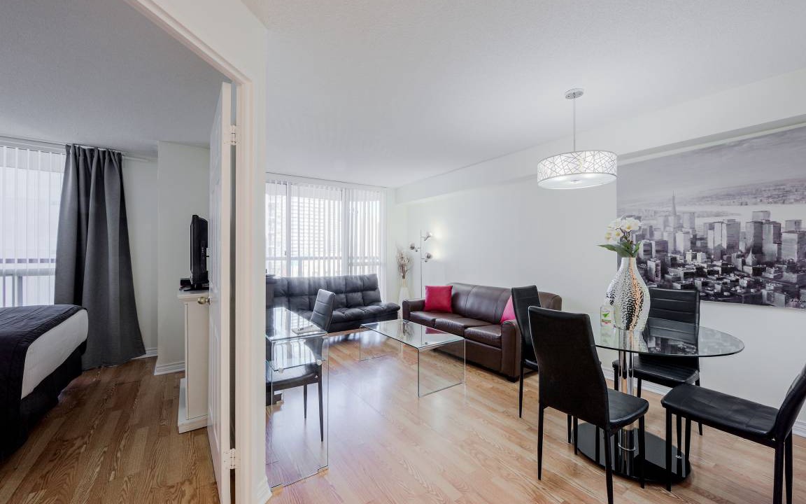 Bay Street Corridor Apartment | Free Parking Bay St. Condo (Sleeps 4) w. Big Balcony Walk to Sick Kids Hospital