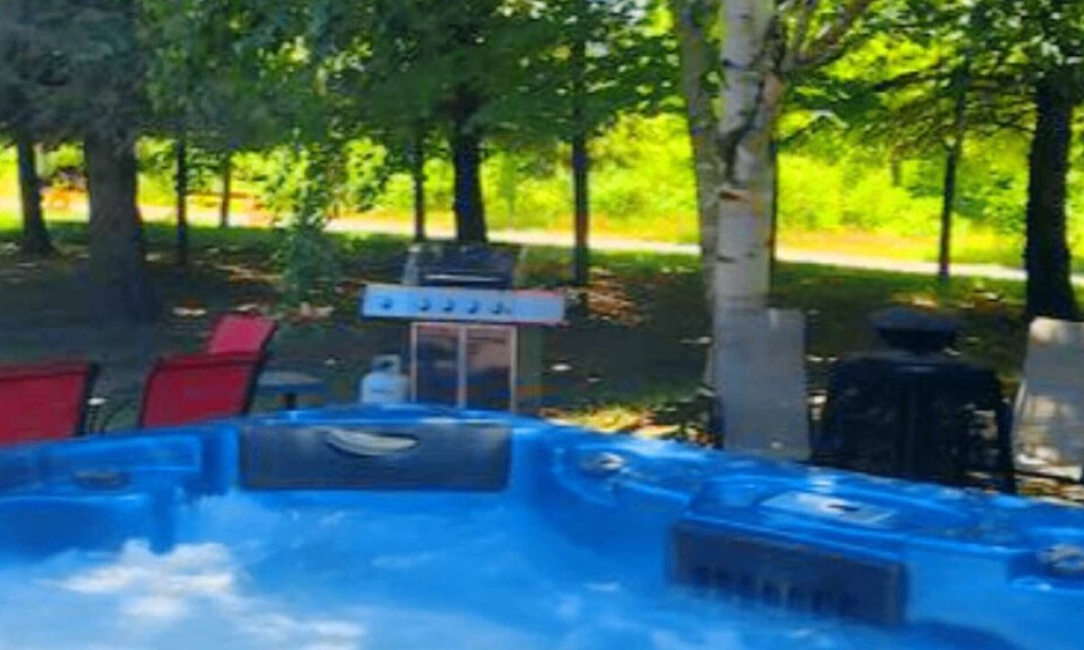 Picton House | FREE Pontoon Boat-Sandbanks Pass
