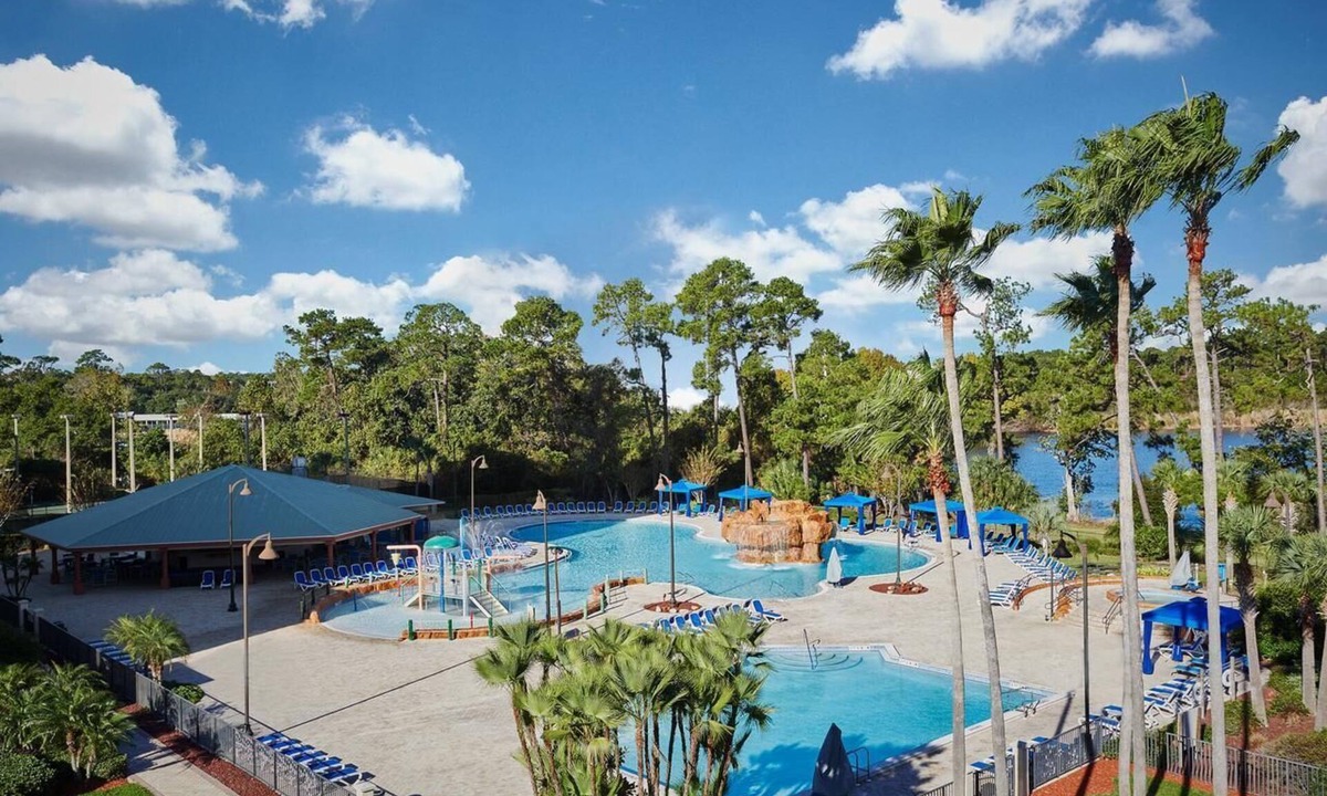 Lake Buena Vista Hotel | Fun-Filled Oasis near Disney Springs: Pools, Dining, Shuttle