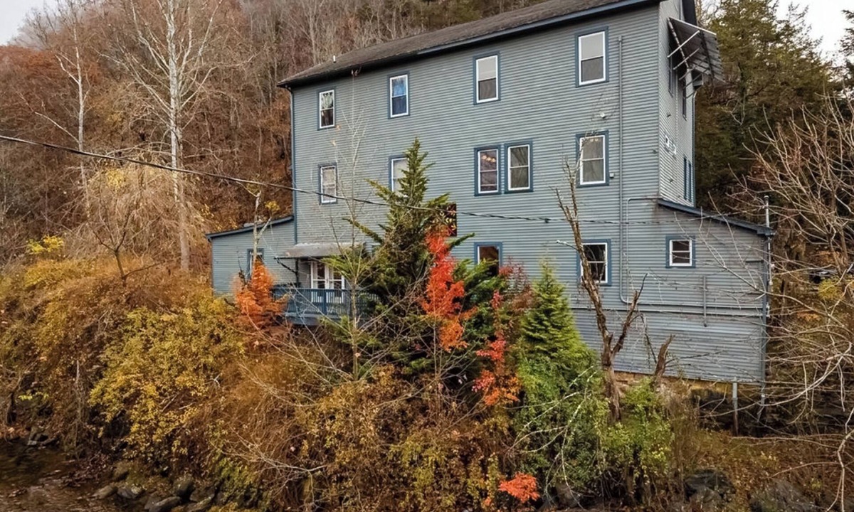 McDowell House | Games Galore! Riverfront Group Retreat in McDowell
