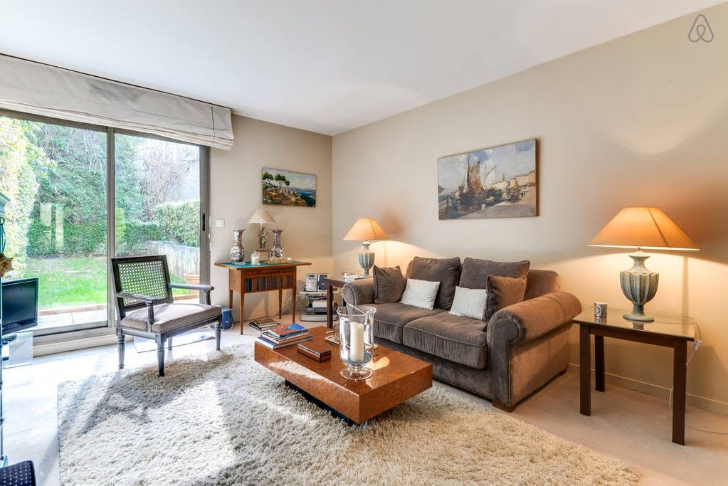 Republique–Point-du-Jour Apartment | Garden at the gates of Paris