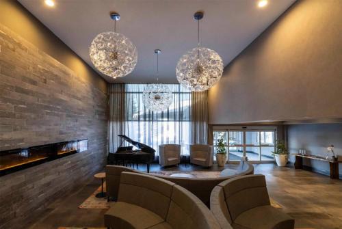 Georgian Bay Hotel Trademark | Collingwood