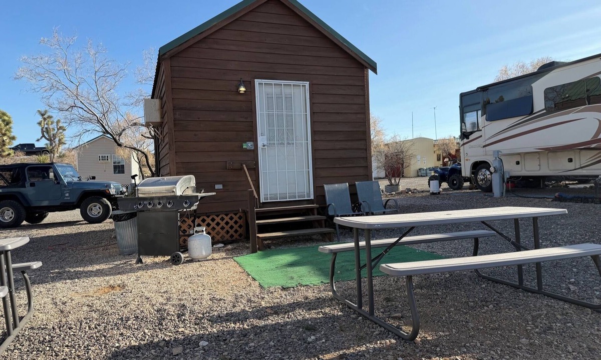 Meadview RV Rental | Get away from the noise and hustle, sit back relax and enjoy the most magical sunrise and sunsets. Star gazers dream place.