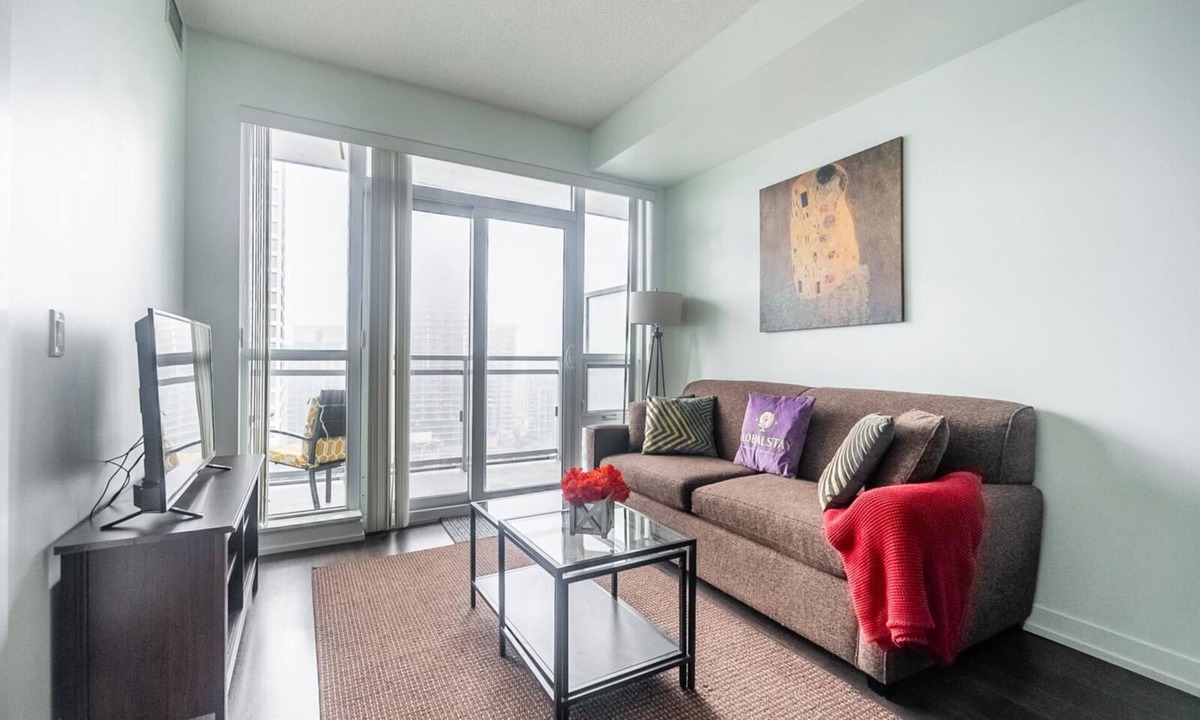 Yonge-Eglinton Condo | GLOBALSTAY. Modern Dunfield Ave 1 Bedroom Apartment