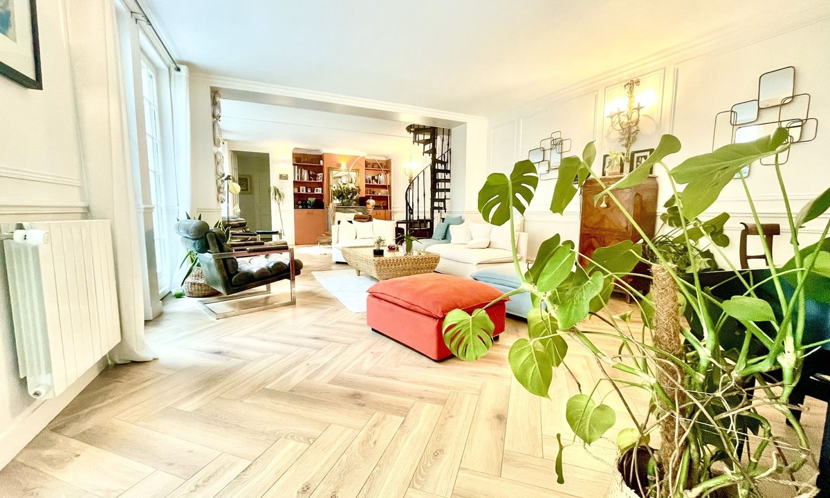 Quartier Saint-Georges House | Gorgeous 5 Bedroom Parisian Home