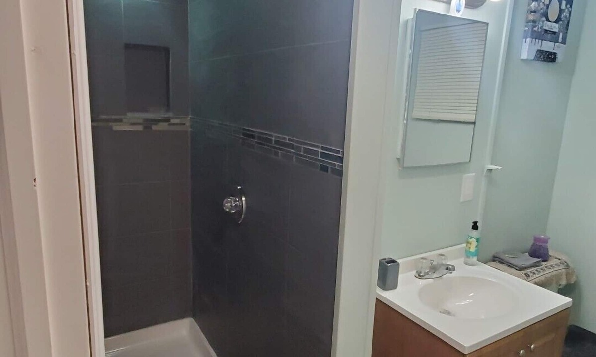 Floral Park Apartment | Gorgeous Apartment Near UBS Arena!